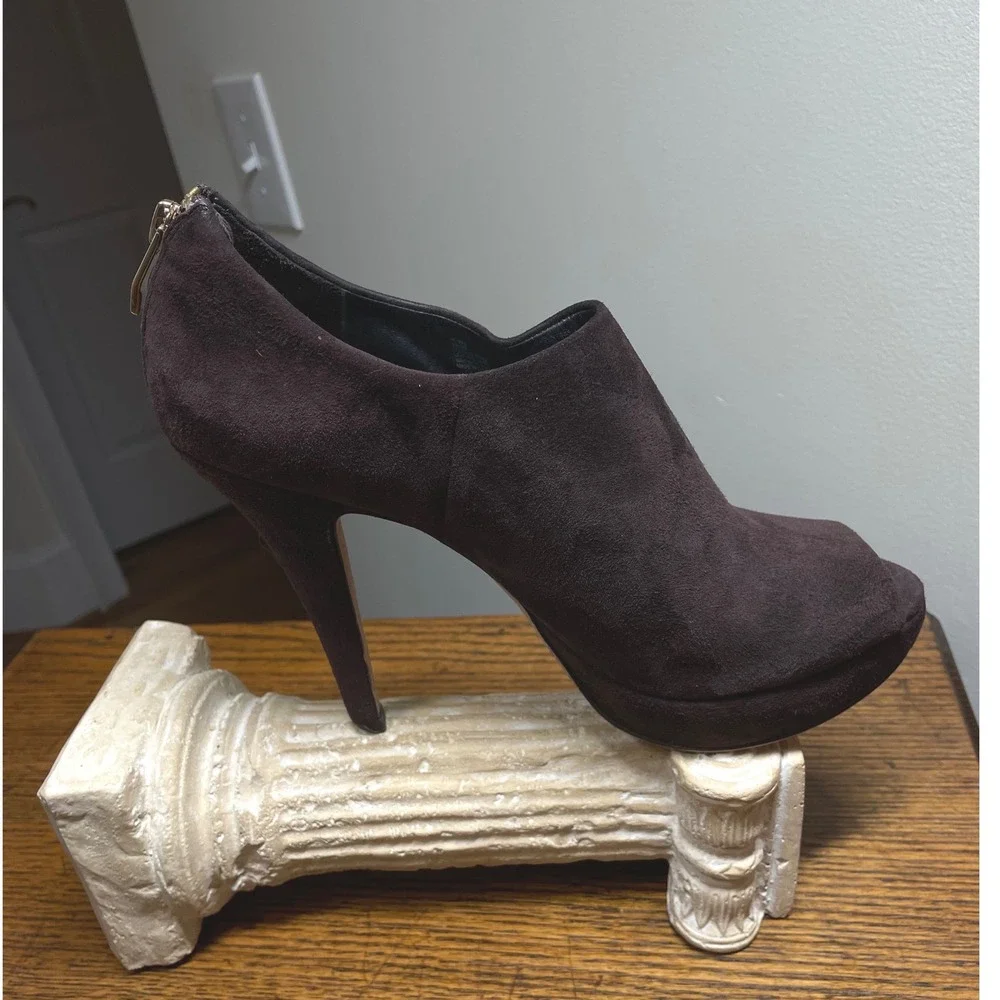 Vince Camuto Dark Brown Suede Peep Toe Platform Booties Gold Back Zip Heels 9B * - Picture 10 of 16